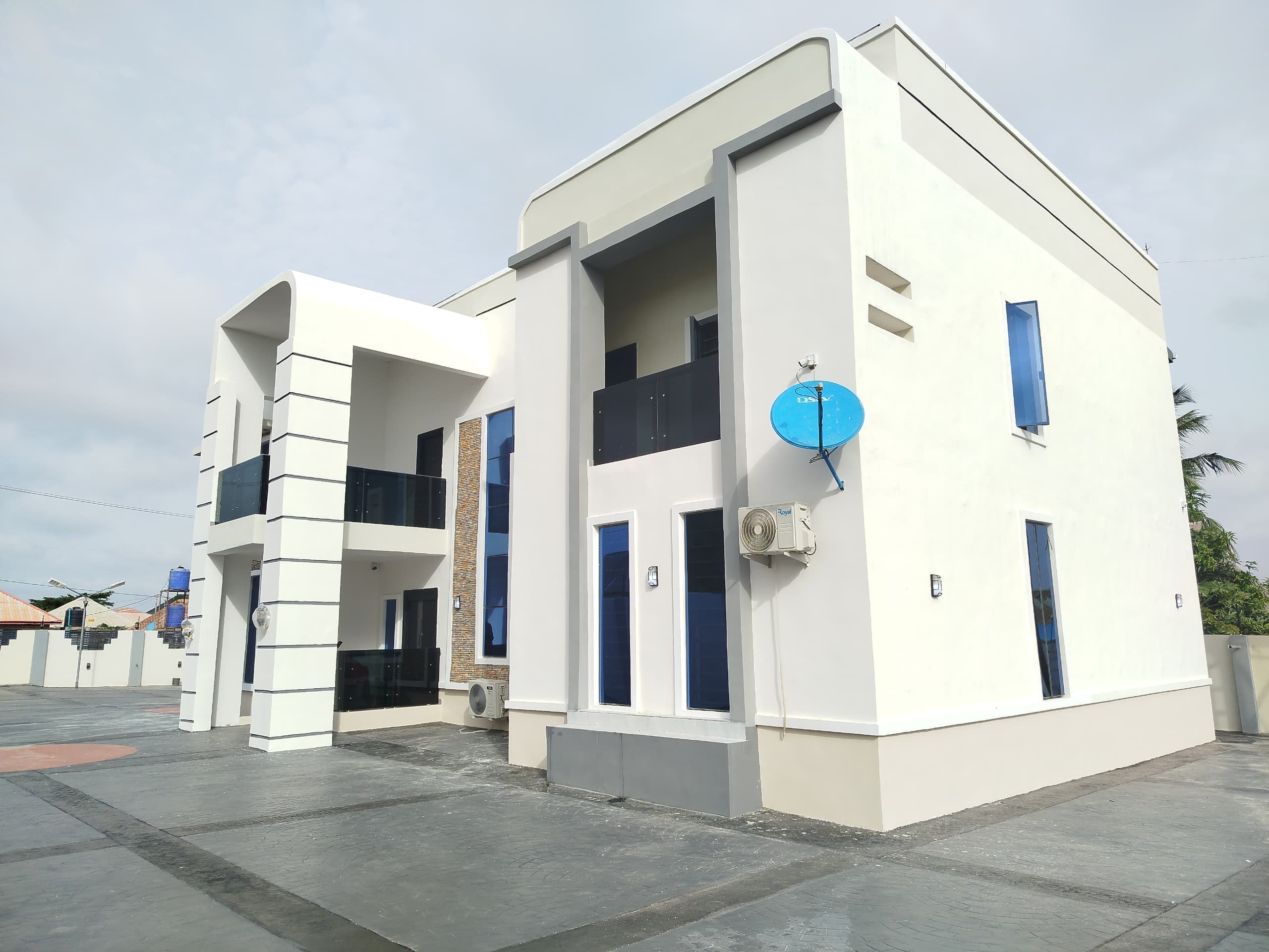 Modern Luxury Duplex Construction — image 2